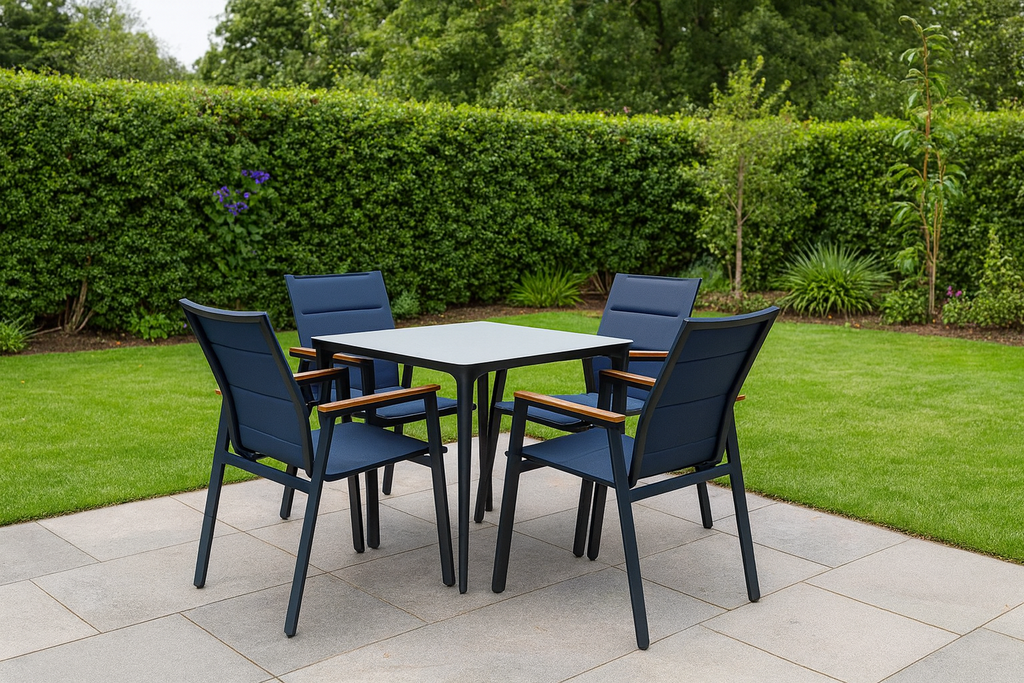 Fredericton Outdoor set, 4 Chair & 1 Table